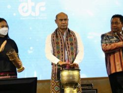 TENUN NTT Bukan Hasil Kerajinan Tangan Tapi Karya INTELEKTUAL dari PEREMPUAN HEBAT