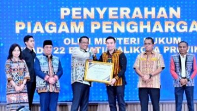 DITERIMA Walikota CHRISTIAN Widodo, PEMKOT Kupang Kembali Raih PENGHARGAAN Menteri Hukum RI